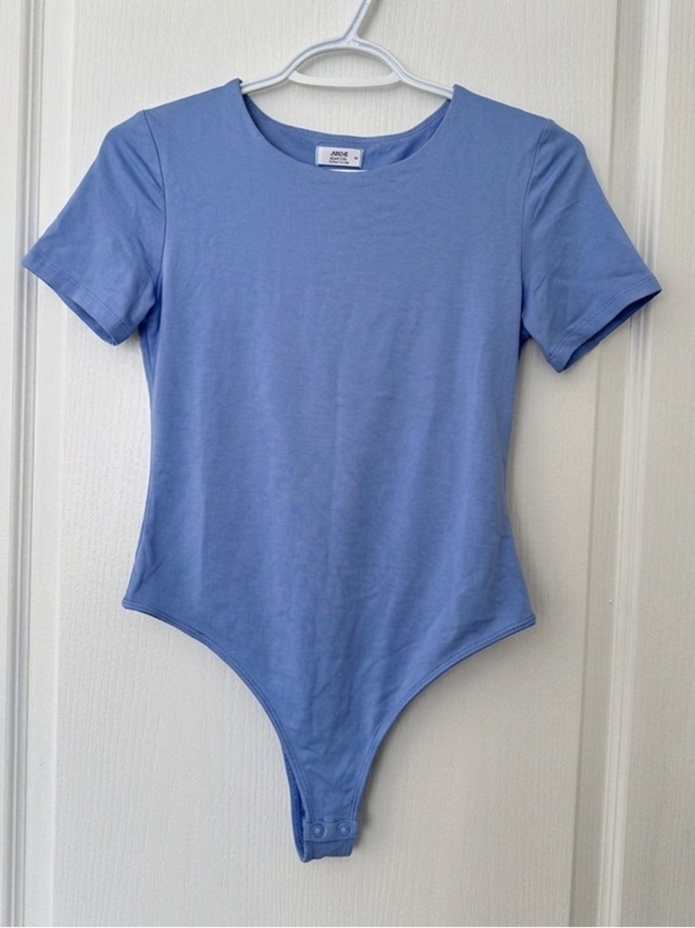 Light Blue Short-Sleeve Cree Neck Minimalist One-Piece Bodysuit Sz Large